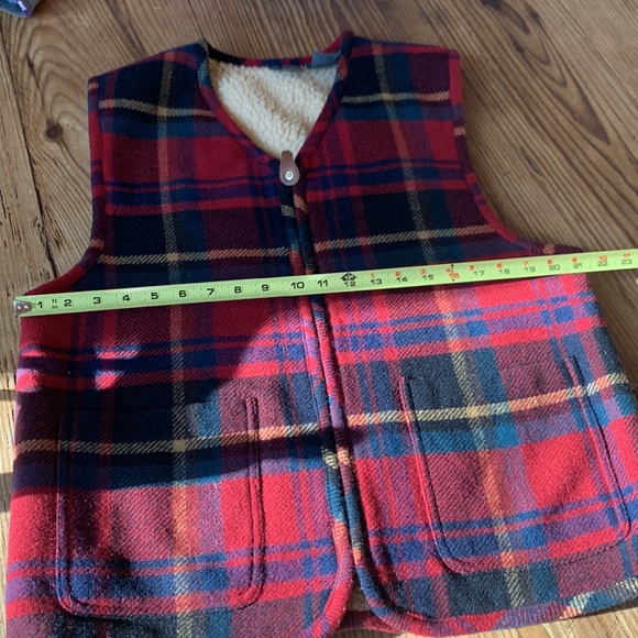 LizWear red plaid wool/nylon/mohair zip-up vest with sheepskin-looking lining. - Picture 12 of 14